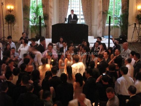 Pleasantdale Chateau full dance floor with DJ Dave Swirsky