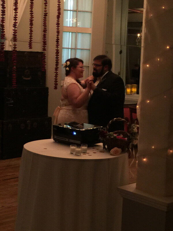 Bride and Groom Singing karaoke at metropolitan building wedding