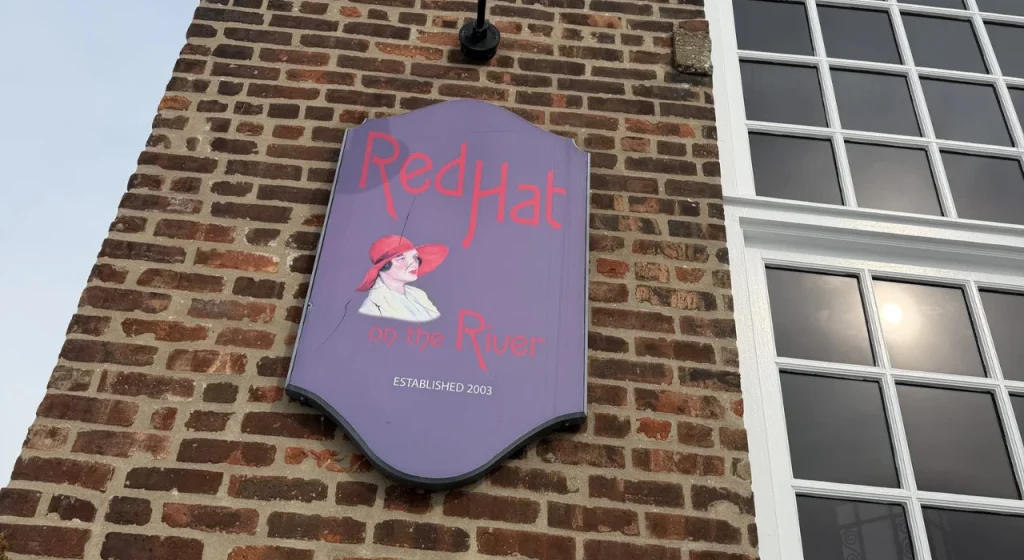 expresswaymusicred hat sign